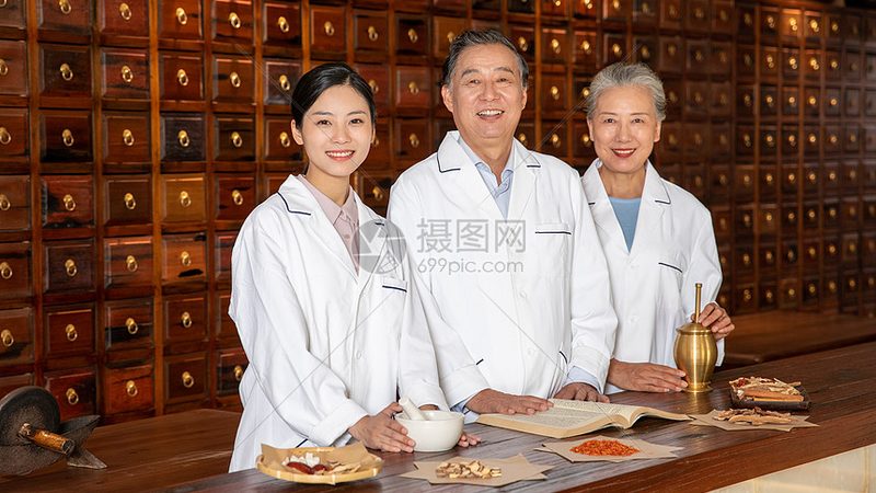 在选购基础油和精油时，应注意以下几点：