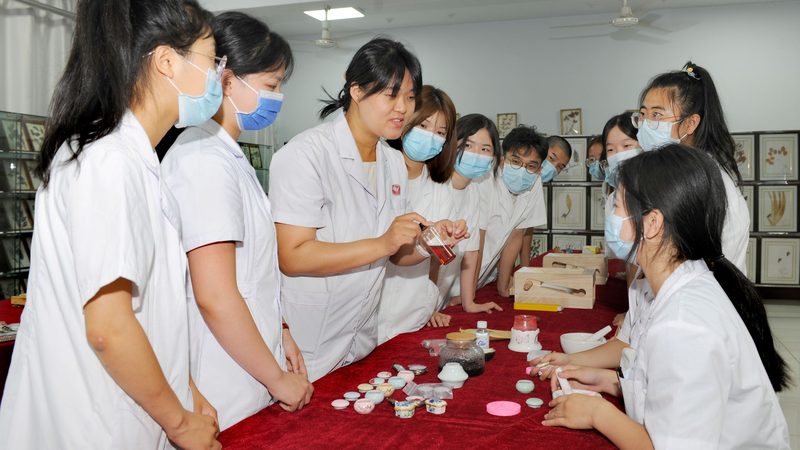 艾灸养生，穴位图揭秘：家用艾灸如何选？**